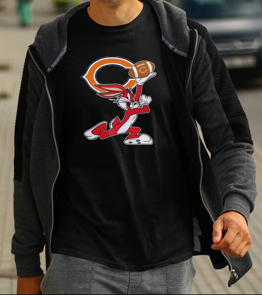 Chicago Bears Looney Tunes Bugs Bunny Football T-Shirt