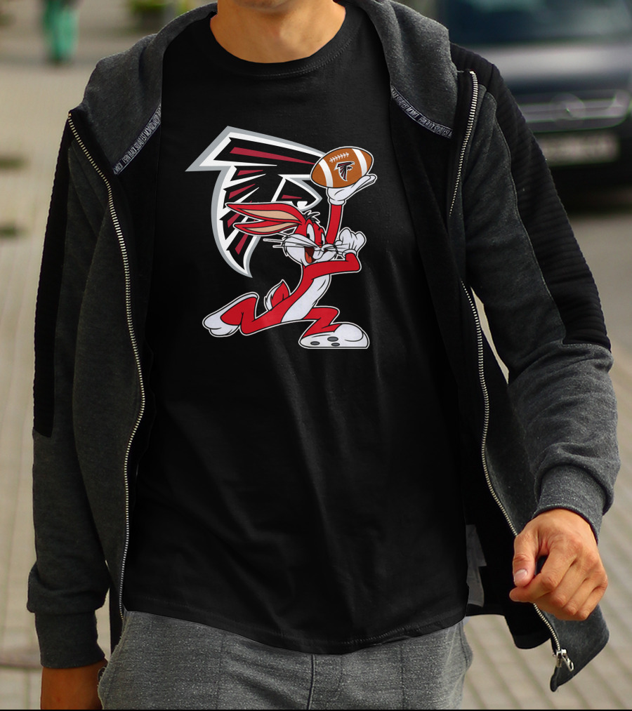 Atlanta Falcons Bugs Bunny Holding Football T-Shirt