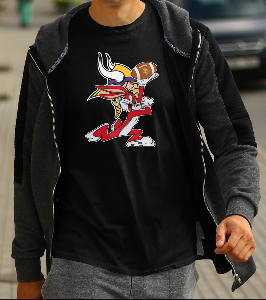 Minnesota Vikings Bugs Bunny Holding Football T-Shirt