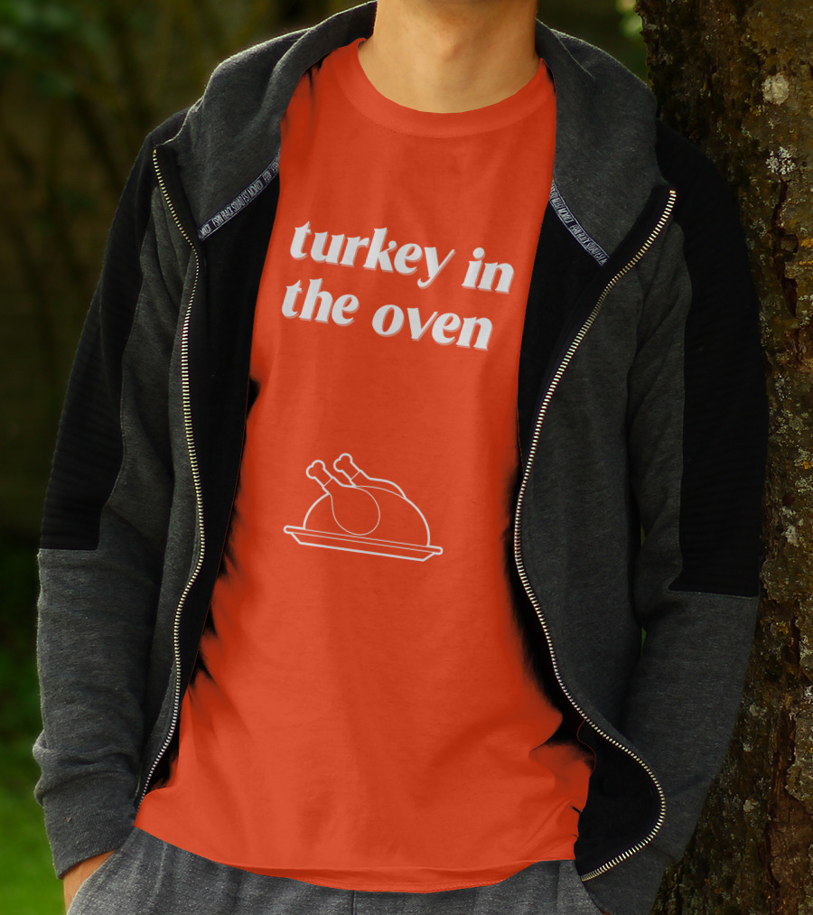Turkey In The Oven Thanksgiving Holiday Plate T-Shirt