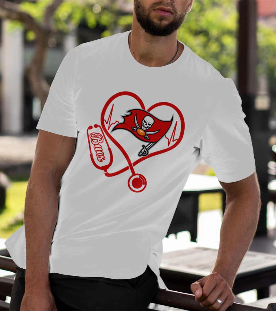Nurse Heartbeat Love Bucs Tampa Bay Buccaneers Stethoscope Flag T-Shirt