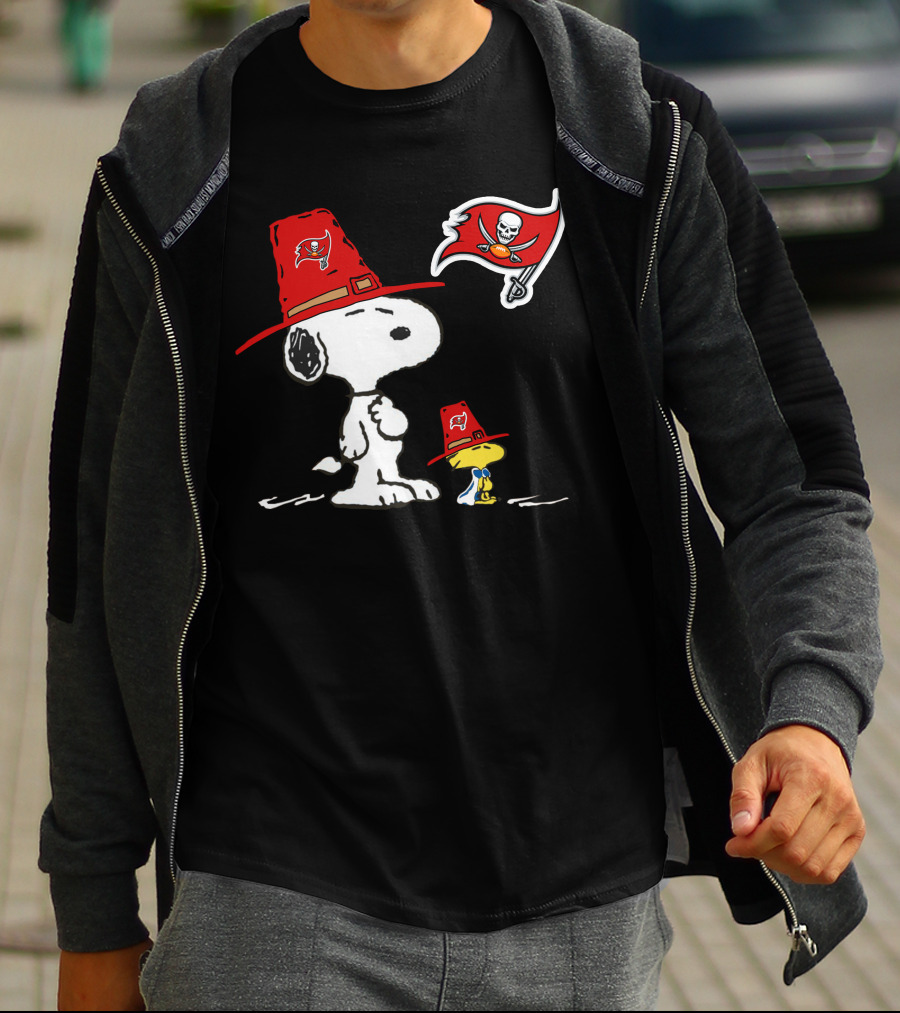 Snoopy Buccaneers Pirate Hat With Logo And Flag T-Shirt