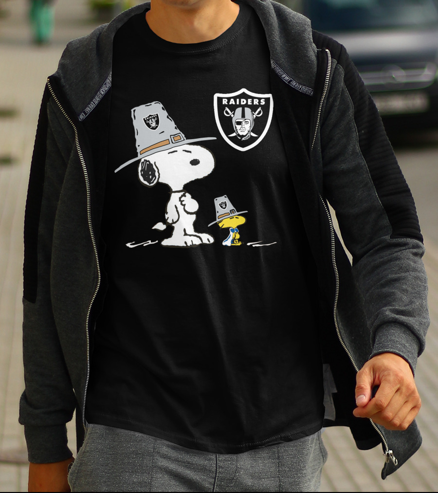 Raiders Snoopy And Woodstock Pilgrim Hat Football Tribute T-Shirt