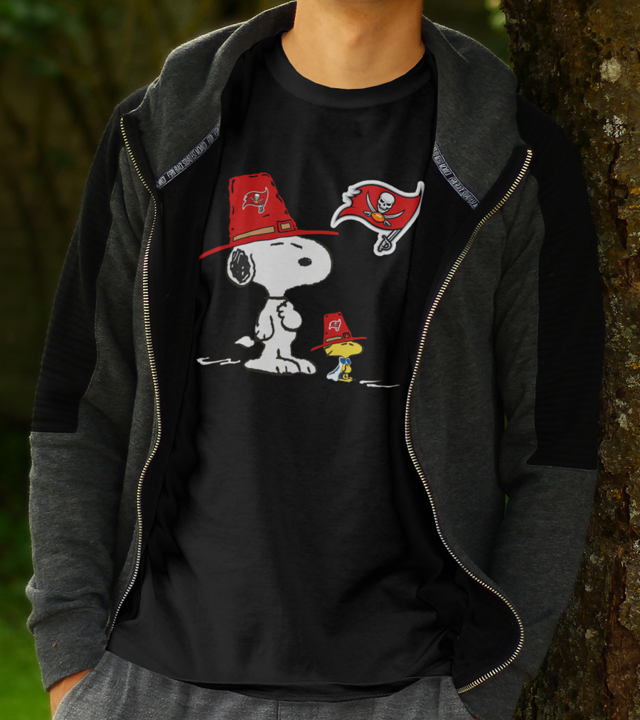 Buccaneers Snoopy And Woodstock Pirate Red Hats T-Shirt