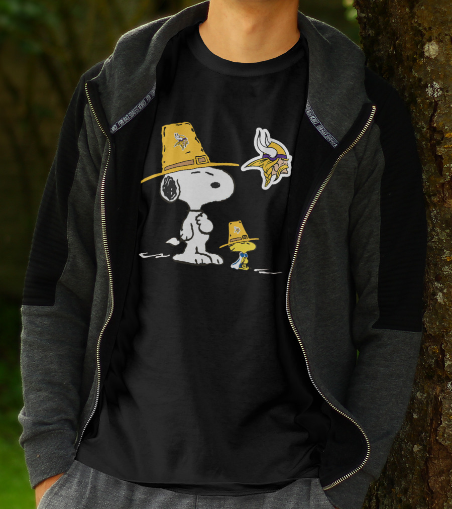 Vikings Snoopy And Woodstock Pilgrim Hats Nfl Mascot T-Shirt