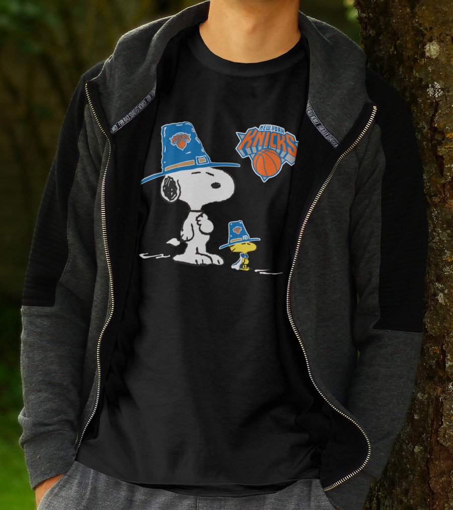 New York Knicks Snoopy And Woodstock Pilgrim Hats T-Shirt