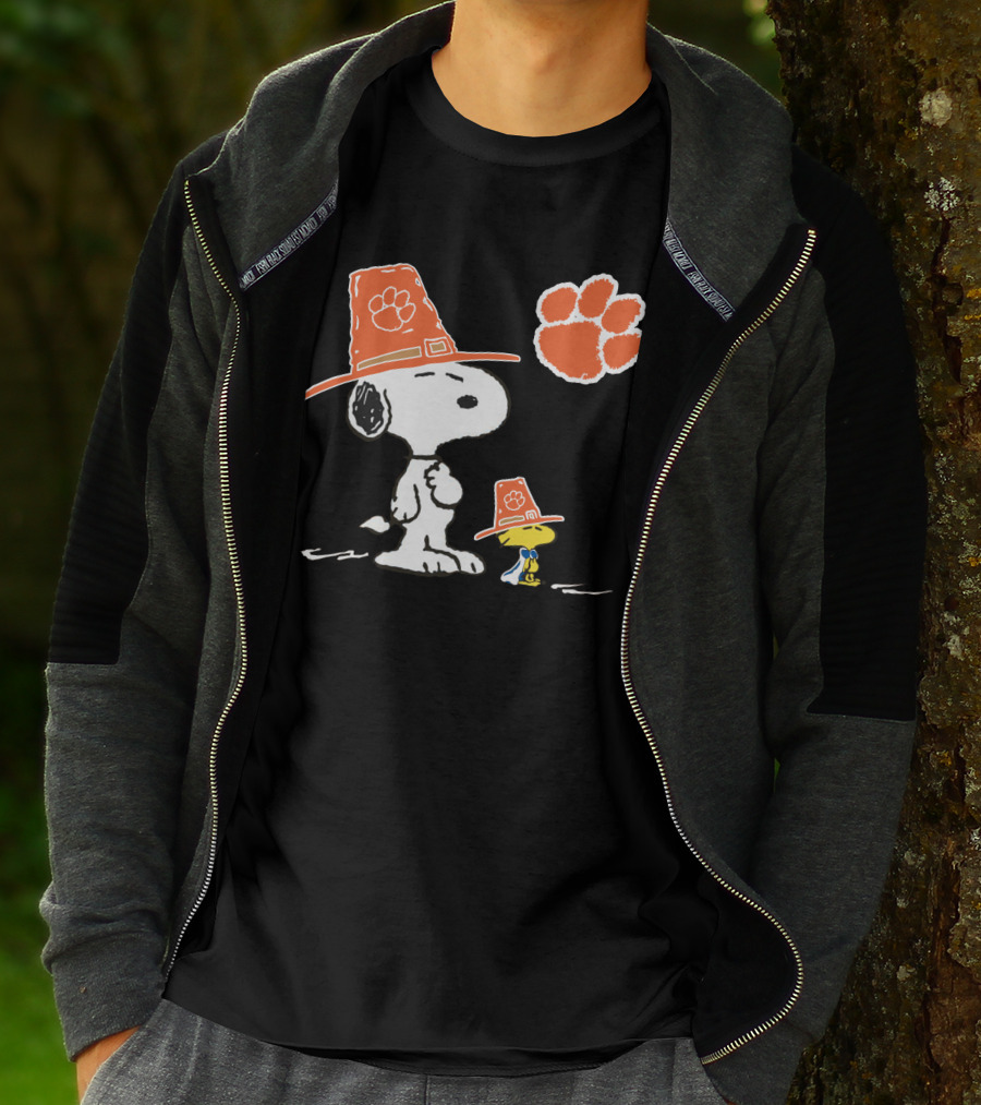 Clemson Tigers Snoopy And Woodstock Thanksgiving Hat Football Paw T-Shirt