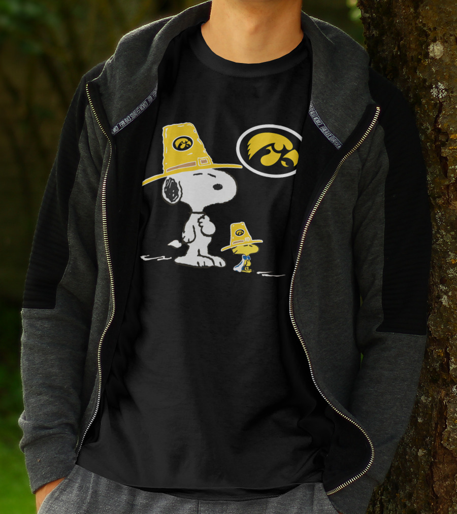 Iowa Hawkeyes Snoopy And Woodstock Pilgrim Hats Peanuts Football Fan T-Shirt