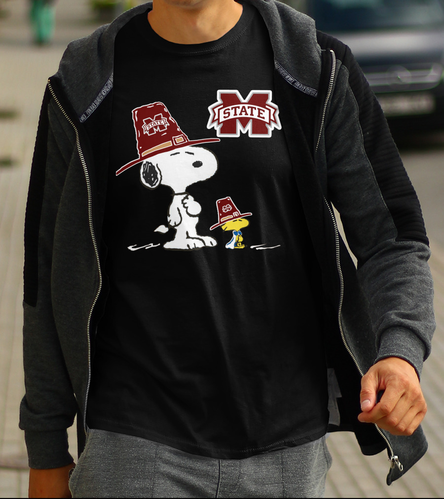 Mississippi State Bulldogs Snoopy Woodstock Pilgrim Hat Peanuts T-Shirt