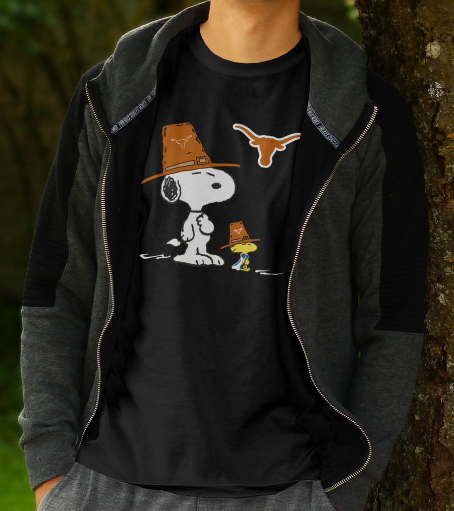 Texas Longhorn Snoopy Woodstock Wearing Cowboy Hats With Longhorn T-Shirt