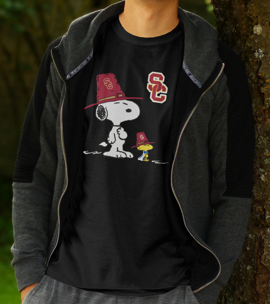 USC Trojans Snoopy And Woodstock Peanuts Comic Strip Characters With SC T-Shirt