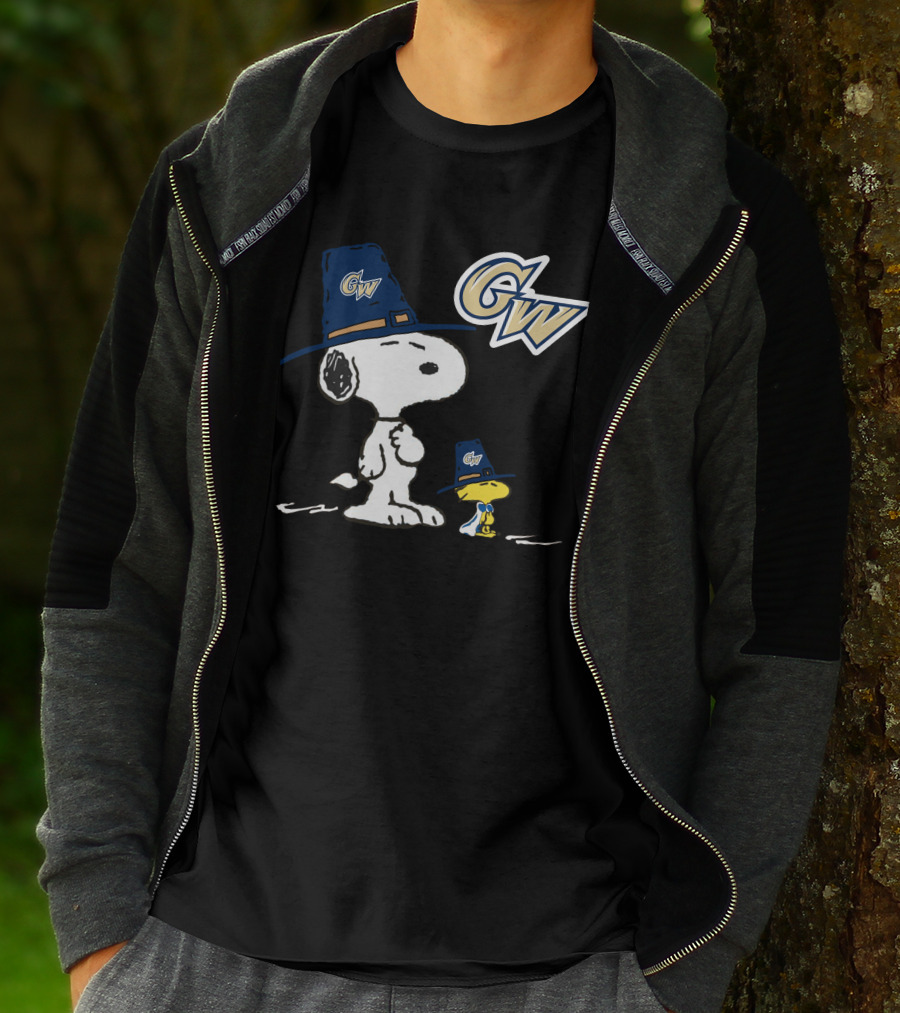 GW Snoopy And Woodstock Pilgrim Hats T-Shirt