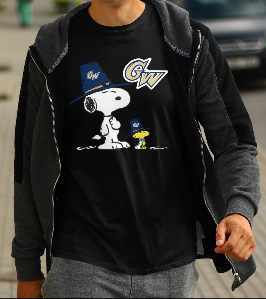GW Snoopy And Woodstock Pilgrim Hats T-Shirt
