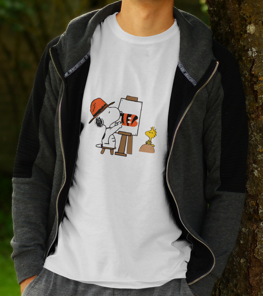 Snoopy Painting Cincinnati Bengals T-Shirt