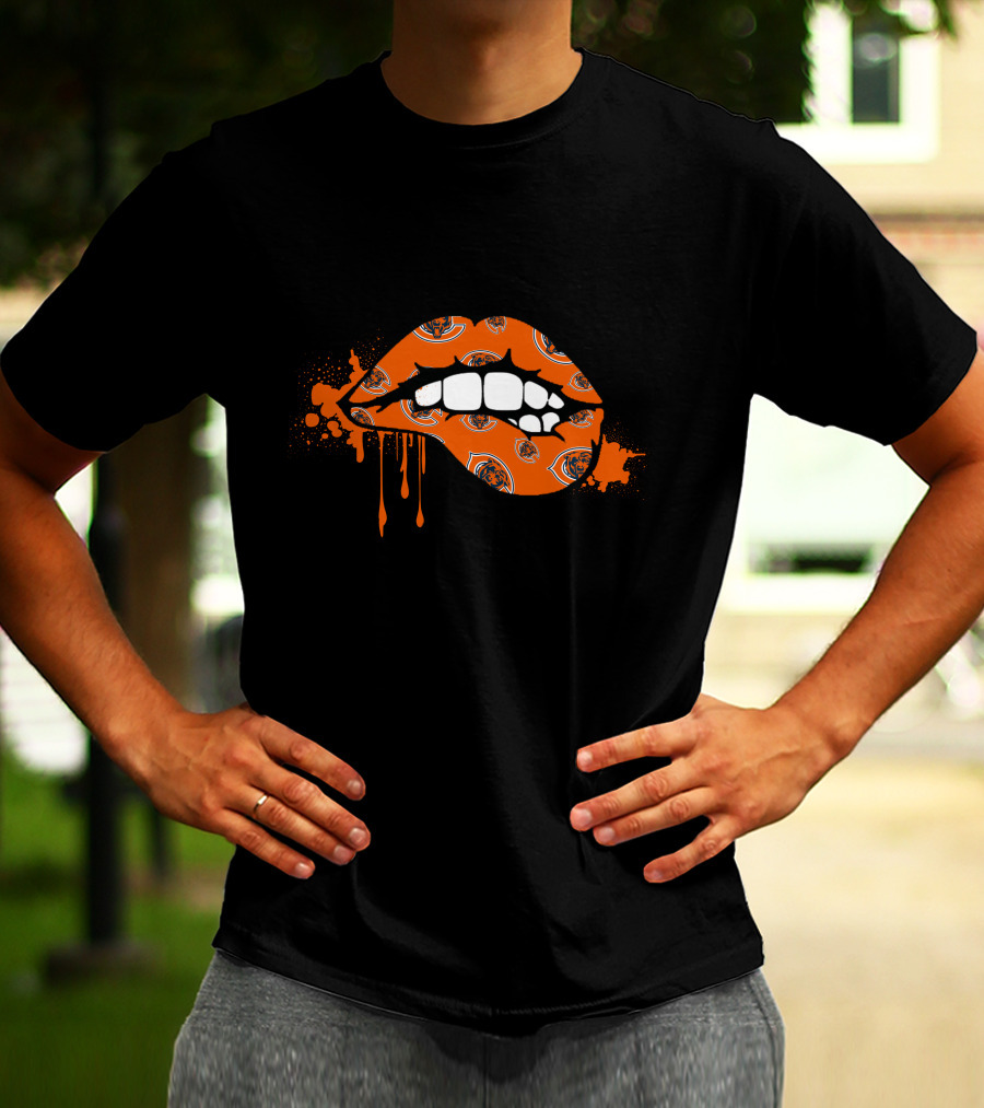 Dripping Lips With Chicago Bears Logo T-Shirt