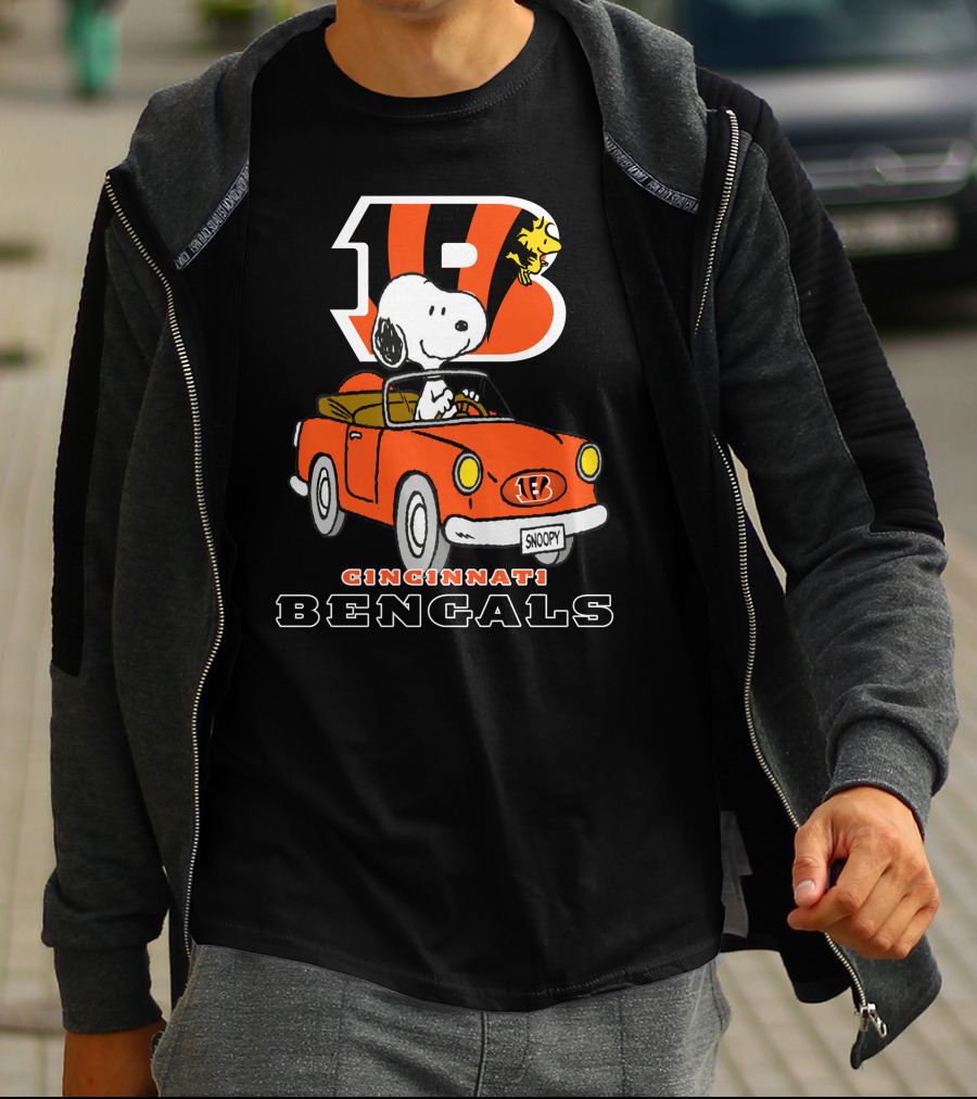 Cincinnati Bengals Snoopy Driving Woodstock Car NFL Peanuts T-Shirt