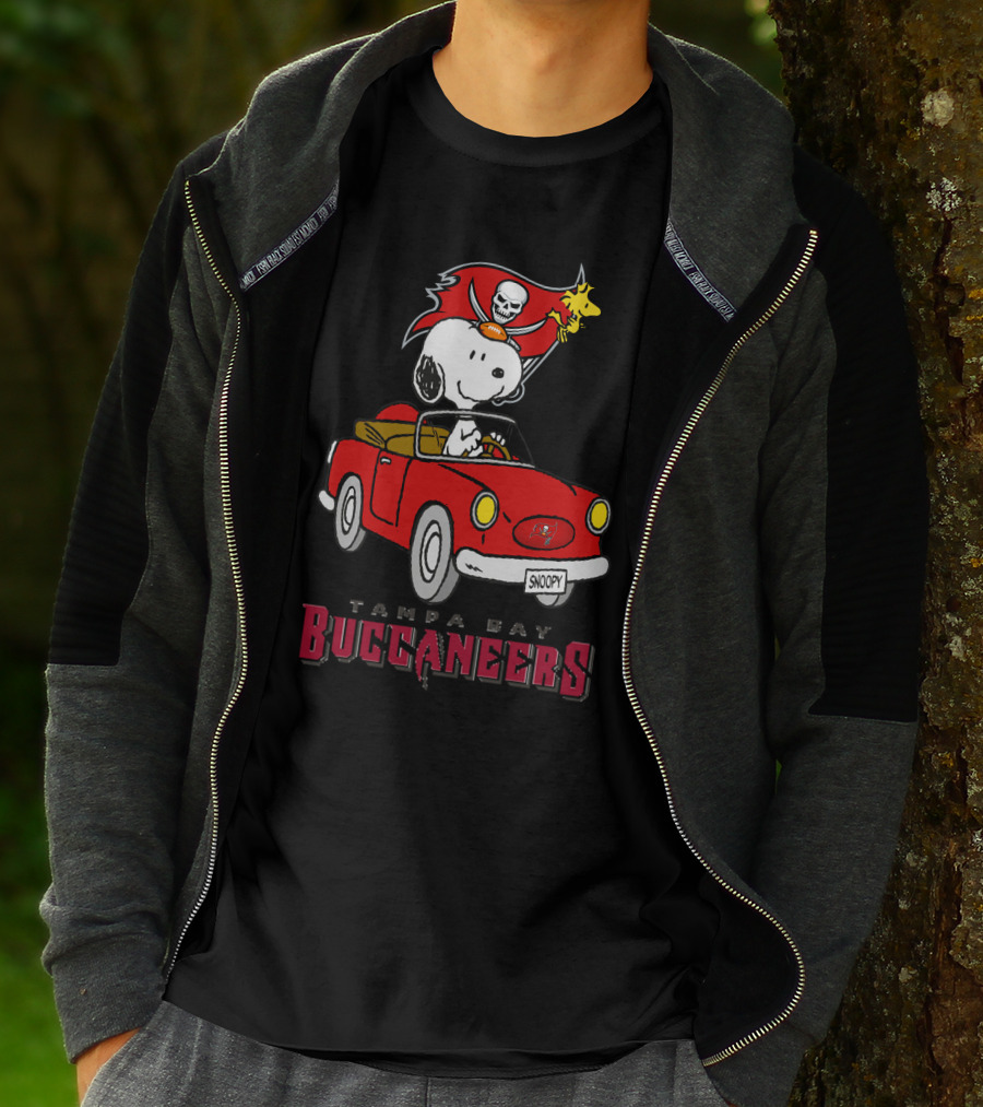 Tampa Bay Buccaneers Snoopy Driving Red Car T-Shirt