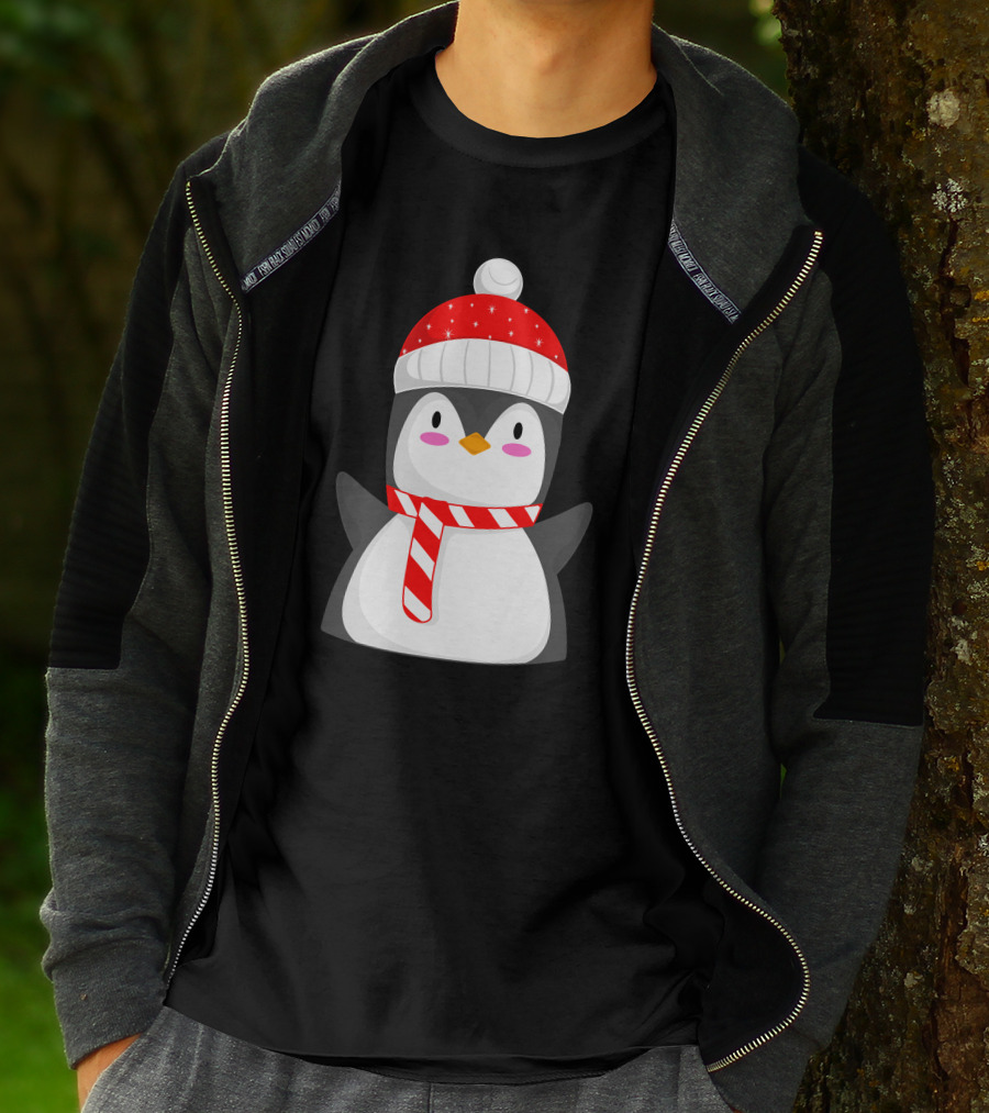 Pinguine Christmas Winter Penguin With Red Snowy Hat And Striped Scarf T-Shirt