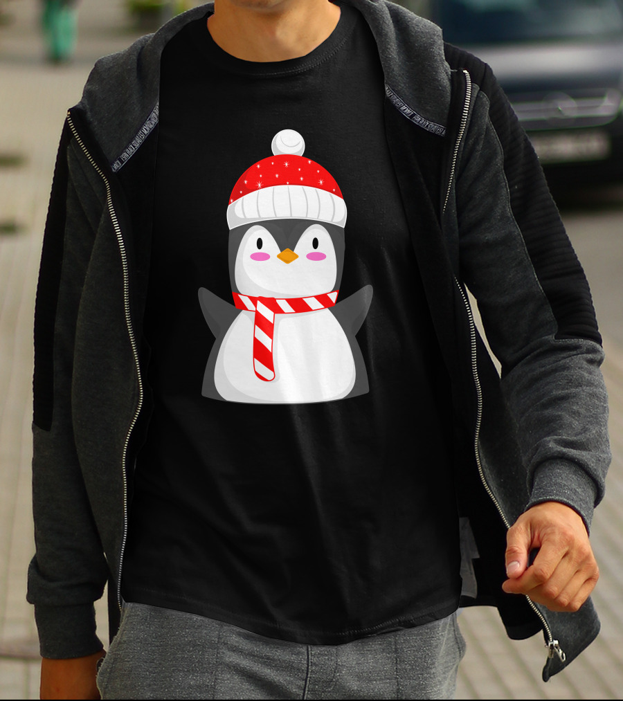 Pinguine Christmas Winter Penguin With Red Snowy Hat And Striped Scarf T-Shirt