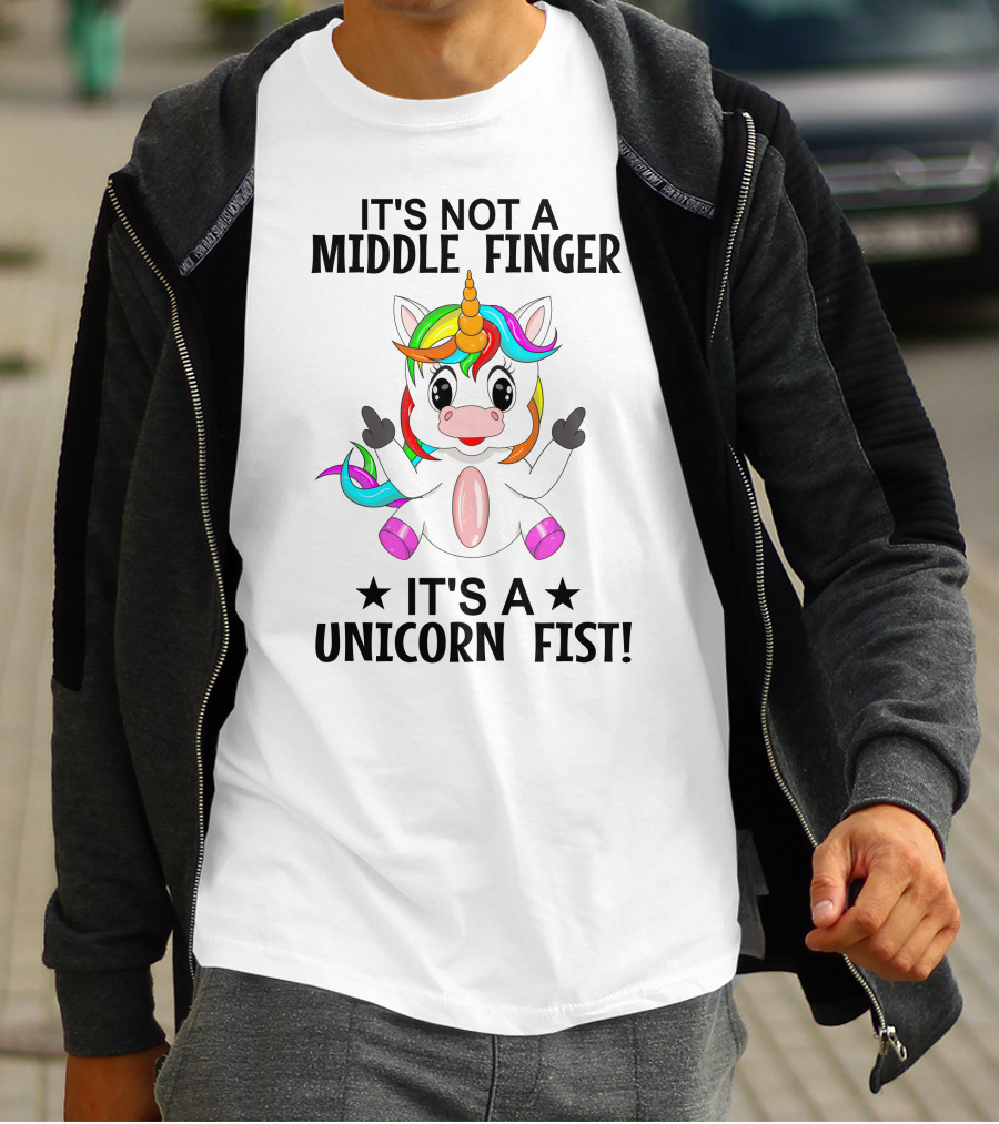 IT'S NOT A MIDDLE FINGER IT'S A UNICORN FIST T-Shirt