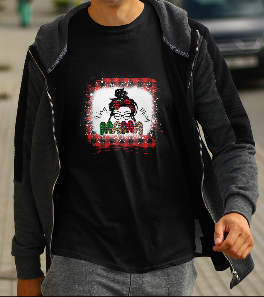 Very Merry Mama Christmas Plaid Bun Glasses T-Shirt