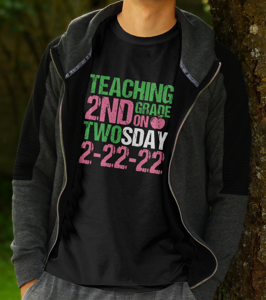 Teaching 2nd Grade On Twosday 2-22-22 Apple T-Shirt