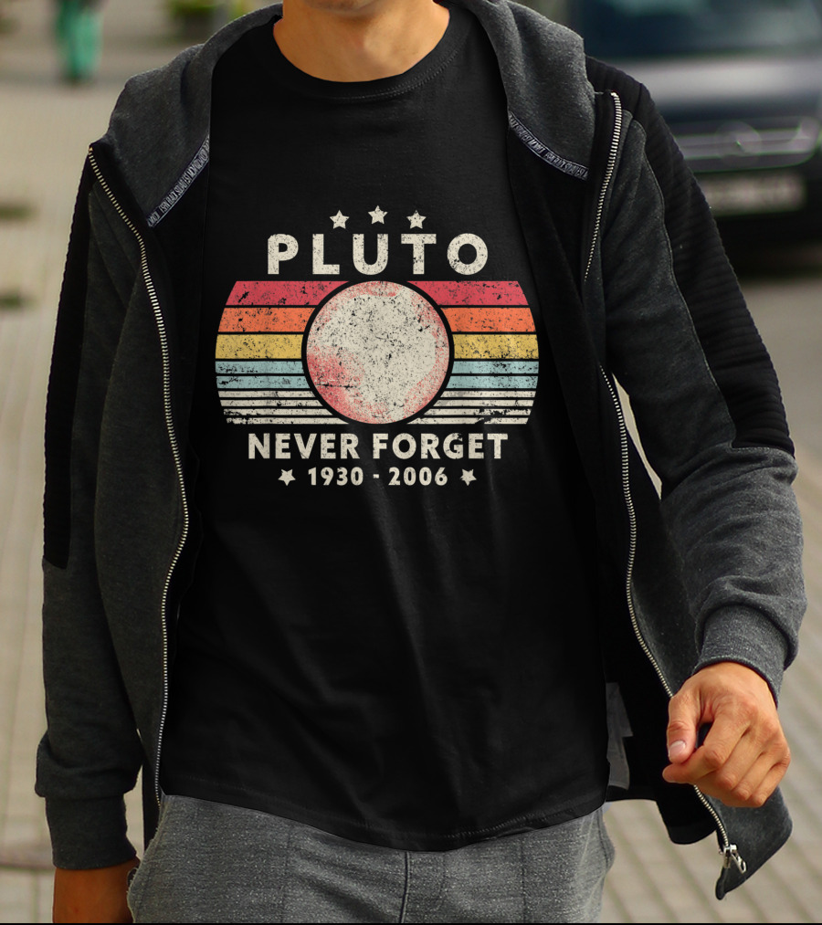 Pluto Never Forget 1930-2006 Retro Style Funny Space Stars T-Shirt