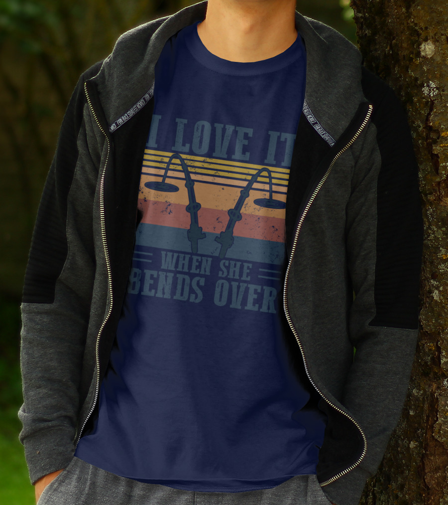 I Love It When She Bends Over Vintage Fishing Rods Retro Lines T-Shirt