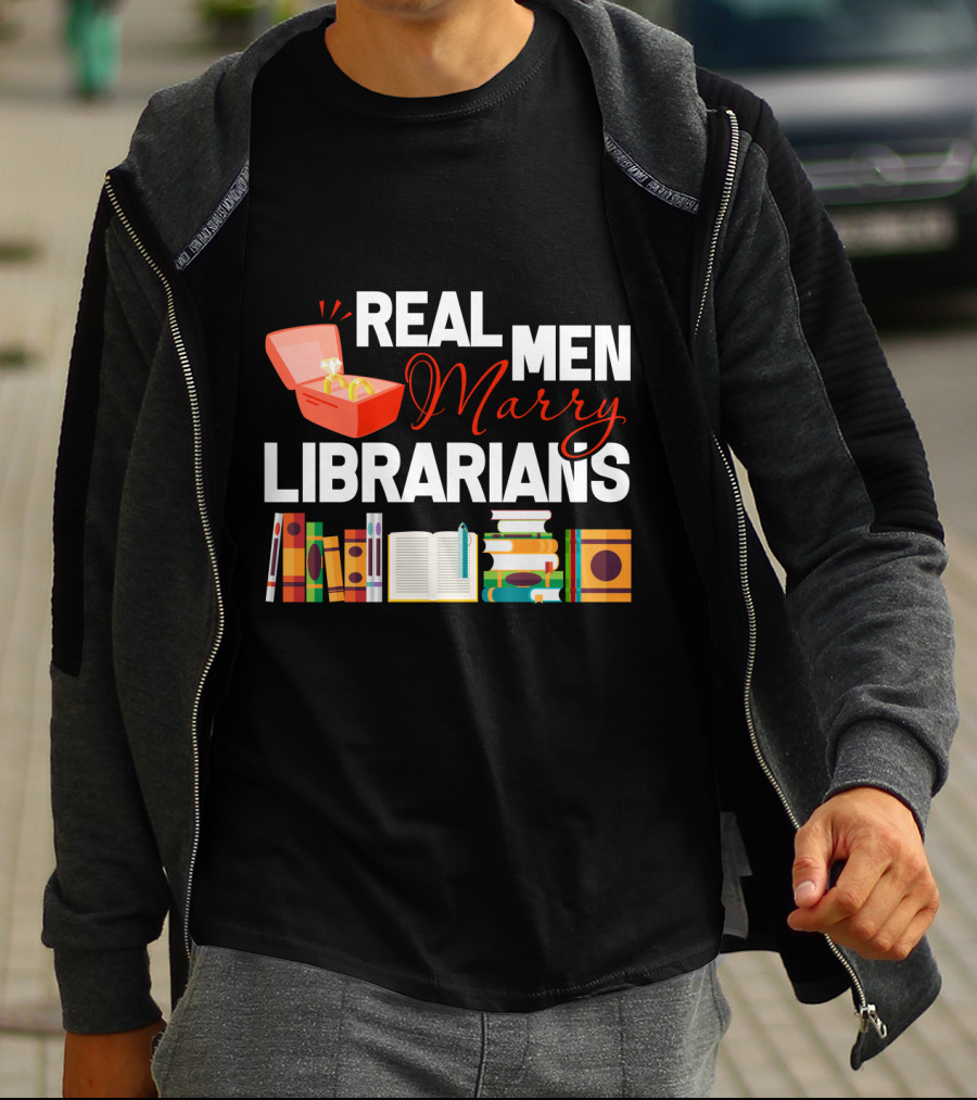 REAL MEN MARRY LIBRARIANS Books Rings T-Shirt