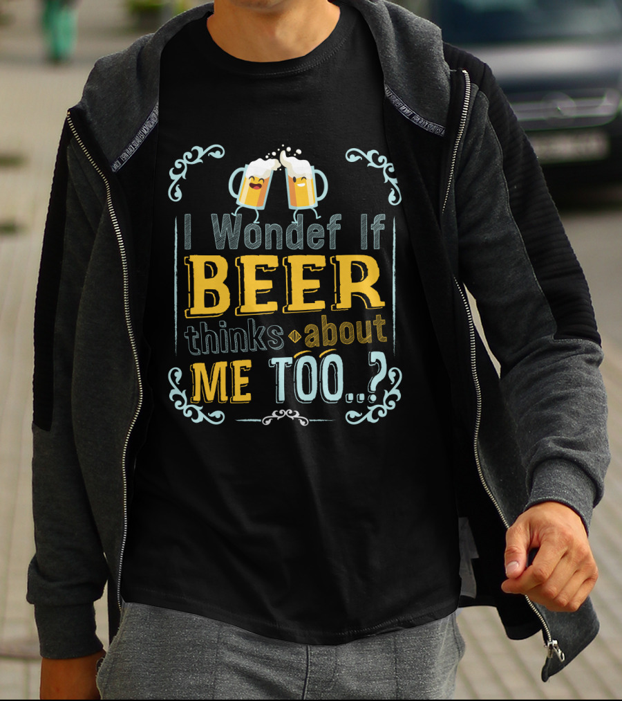 I Wonder If Beer Thinks About Me Too With Happy Beer Mugs And Decorative Accents T-Shirt