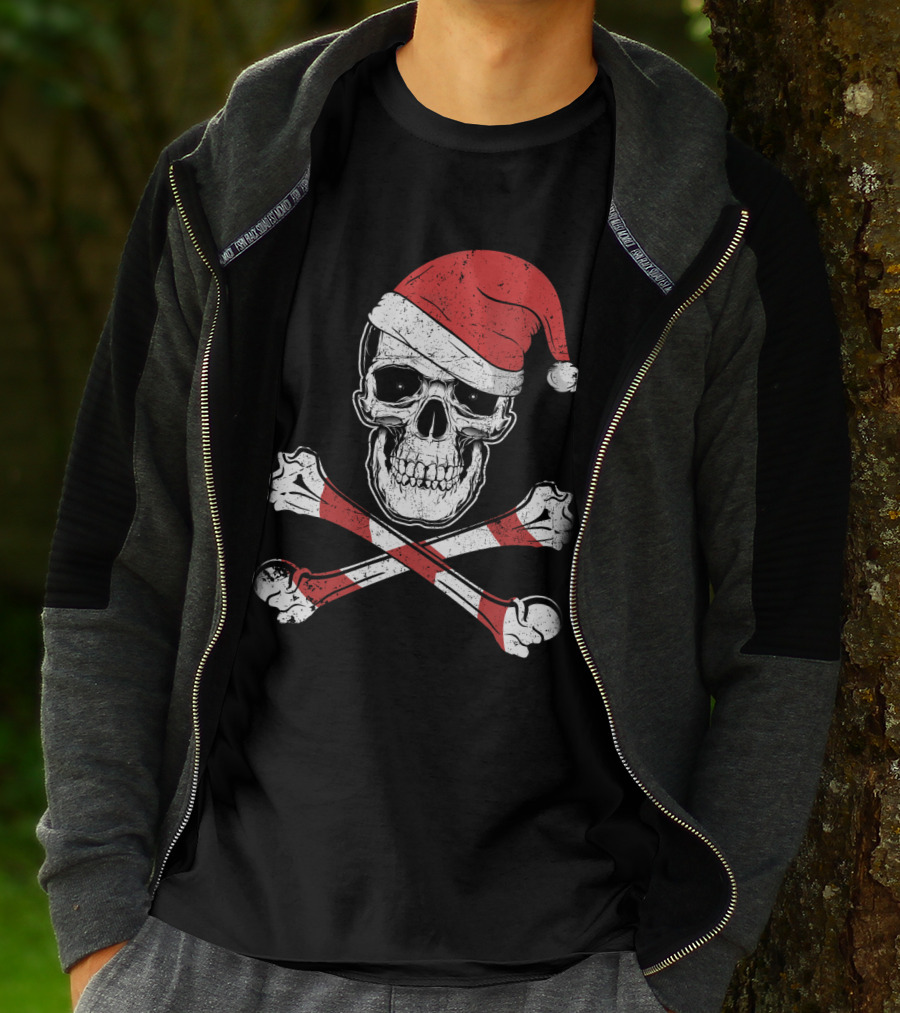 Pirate Jolly Roger Santa Hat Skull Christmas T-Shirt
