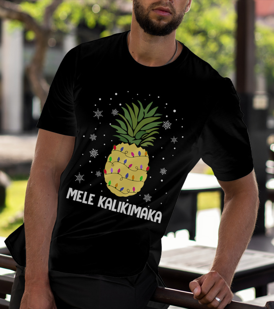 Mele Kalikimaka Pineapple Christmas Lights And Snowflakes T-Shirt