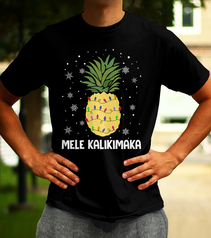 Mele Kalikimaka Pineapple Christmas Lights And Snowflakes T-Shirt