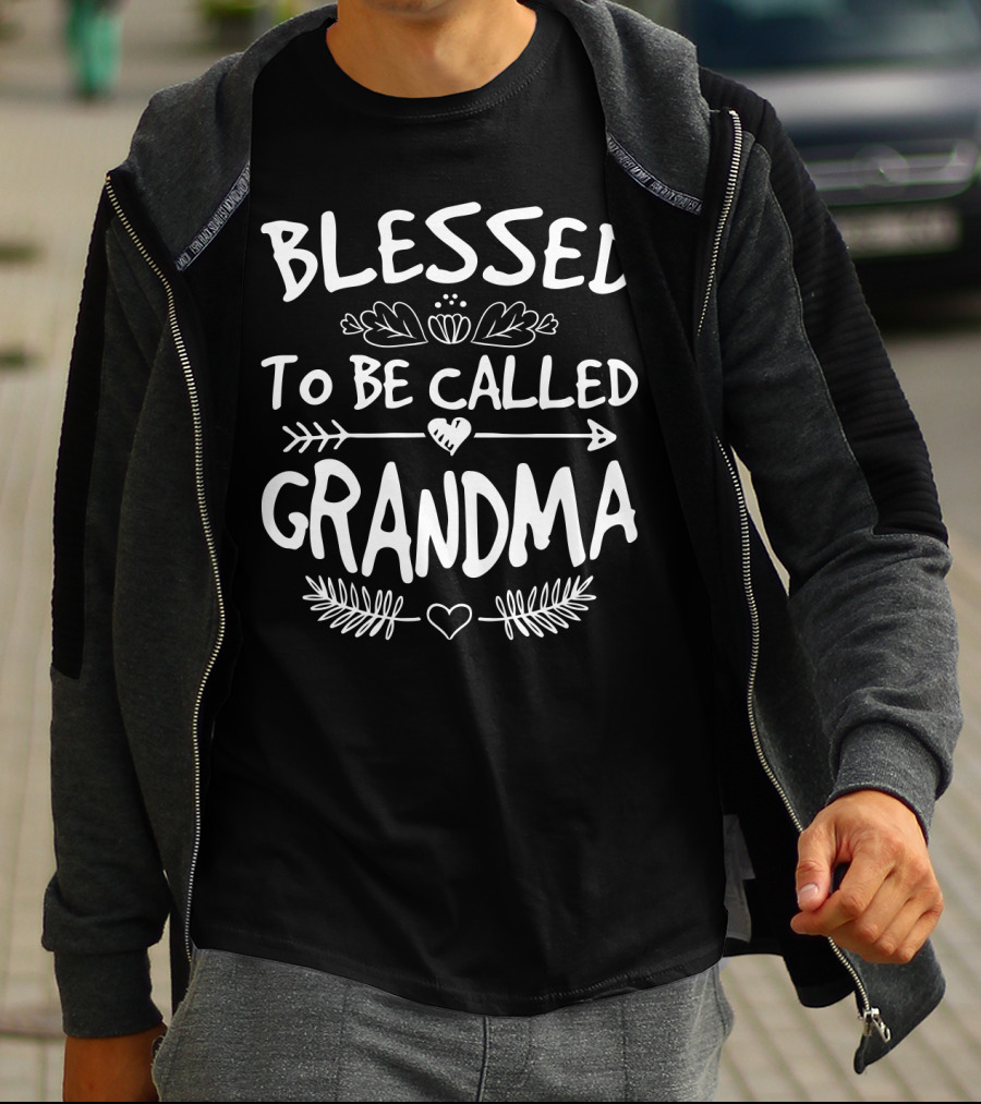 Blessed To Be Called Grandma With Heart And Arrow Motif T-Shirt