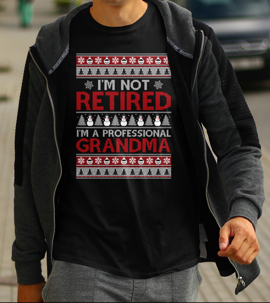 I'm Not Retired I'm A Professional Grandma Snowflakes Christmas T-Shirt