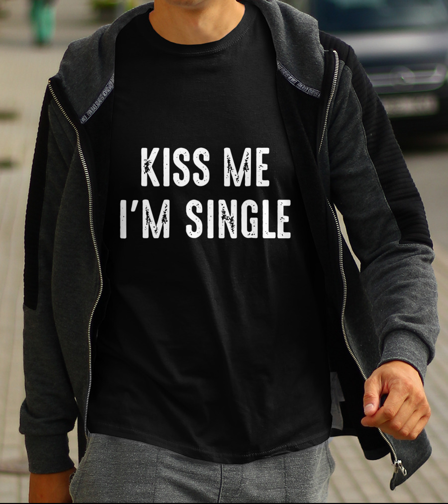 Kiss Me I'm Single Valentines Day T-Shirt