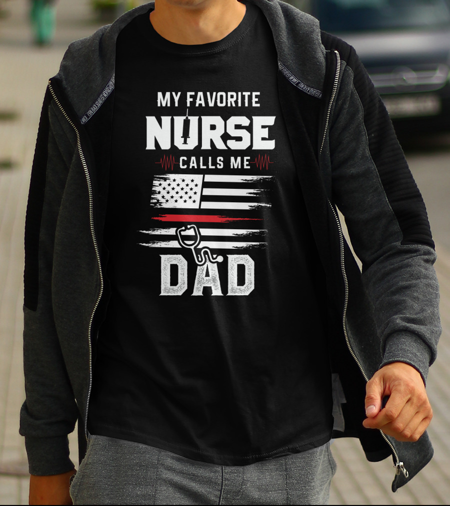 MY FAVORITE NURSE CALLS ME DAD USA FLAG STETHOSCOPE T-Shirt
