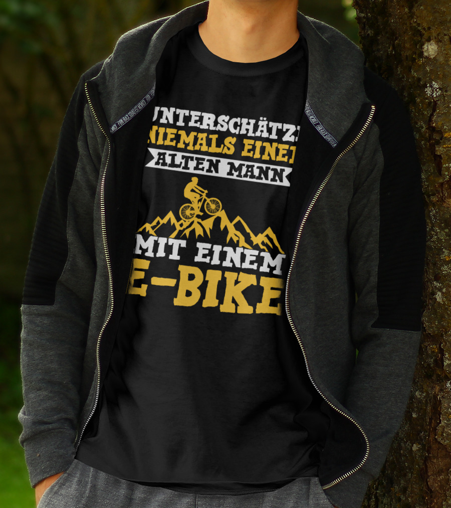 Unterschätze Niemals Einen Alten Mann Mit Einem E-Bike E-Bike Fahrrad Elektrofahrrad T-Shirt