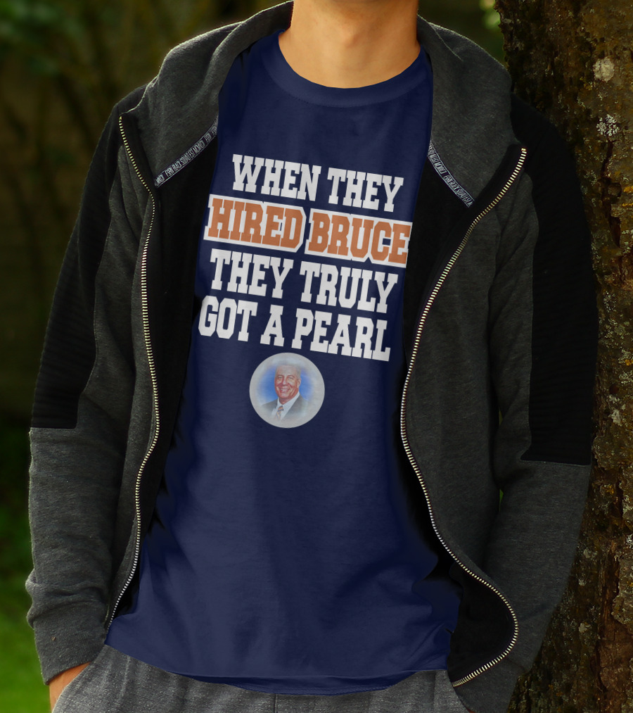 WHEN THEY HIRED BRUCE THEY TRULY GOT A PEARL - BRUCE PEARL IMAGE T-Shirt