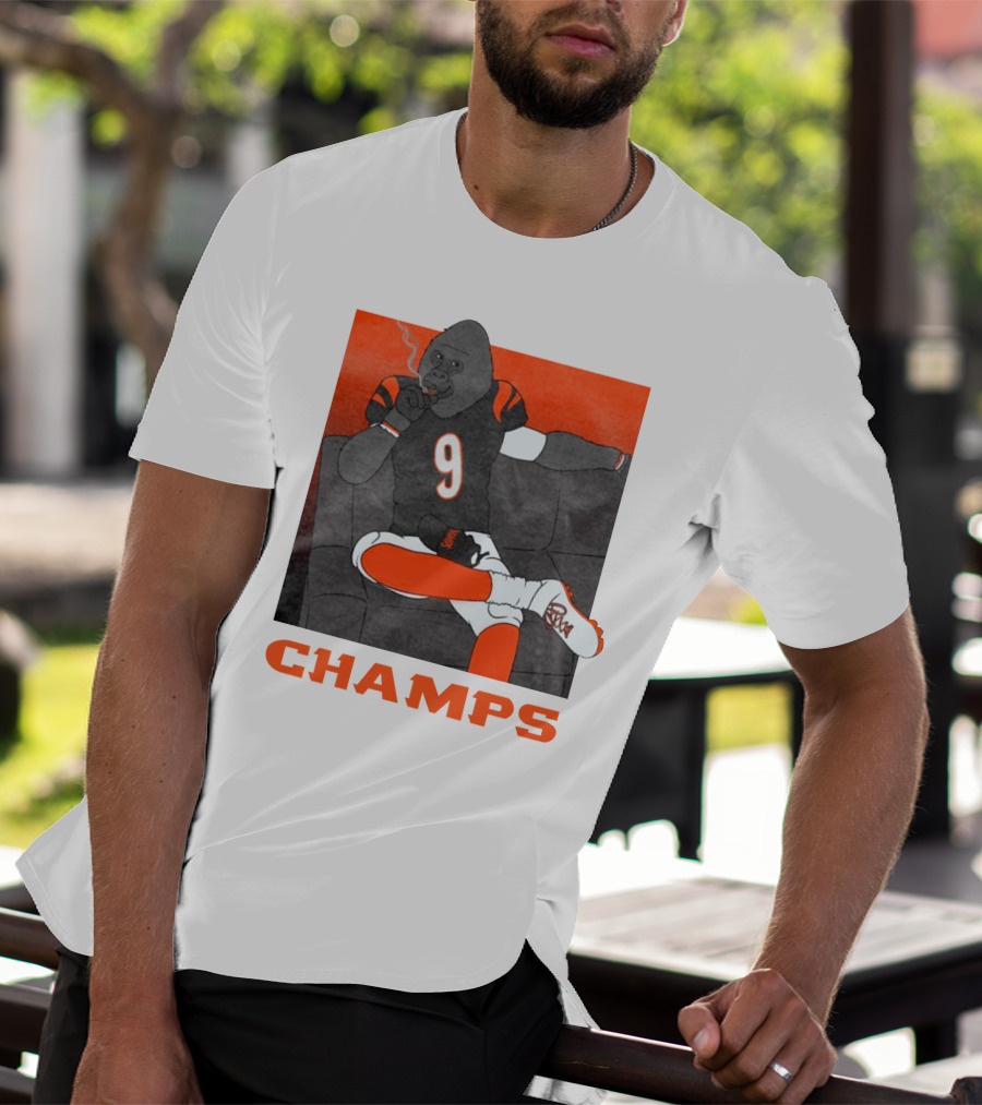 Champs Barstools Big Cat Smoking Gorilla Number 9 Football Player T-Shirt