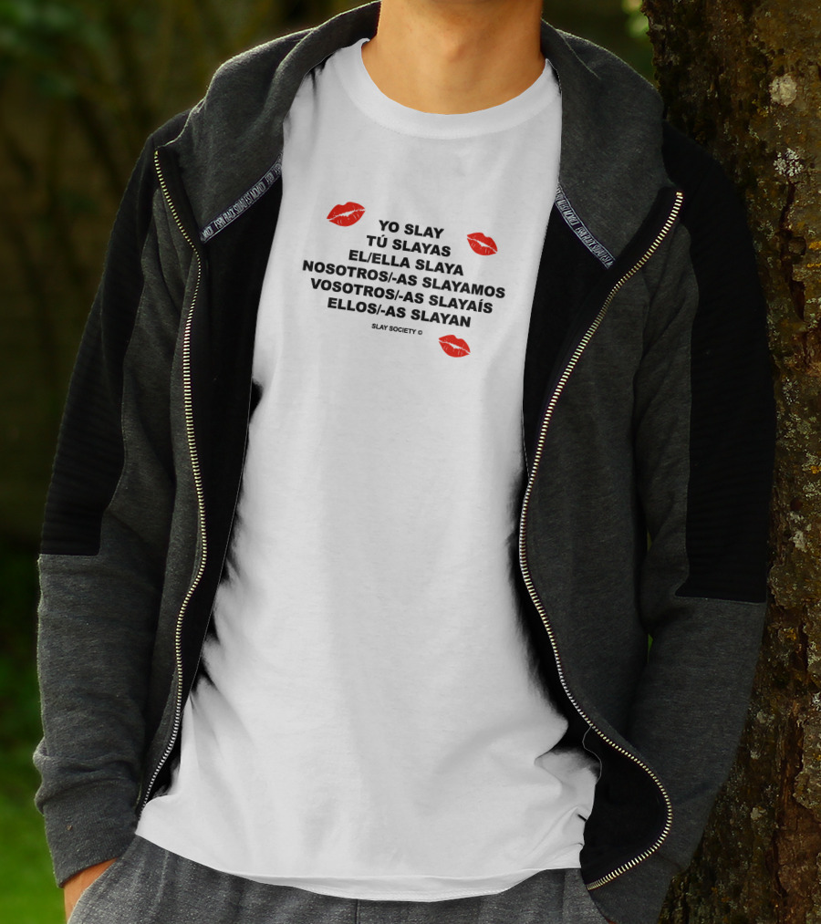 YO SLAY TÚ SLAYAS EL ELLA SLAYA NOSOTROS AS SLAYAMOS VOSOTROS AS SLAYAÍS ELLOS AS SLAYAN SLAY SOCIETY T-Shirt