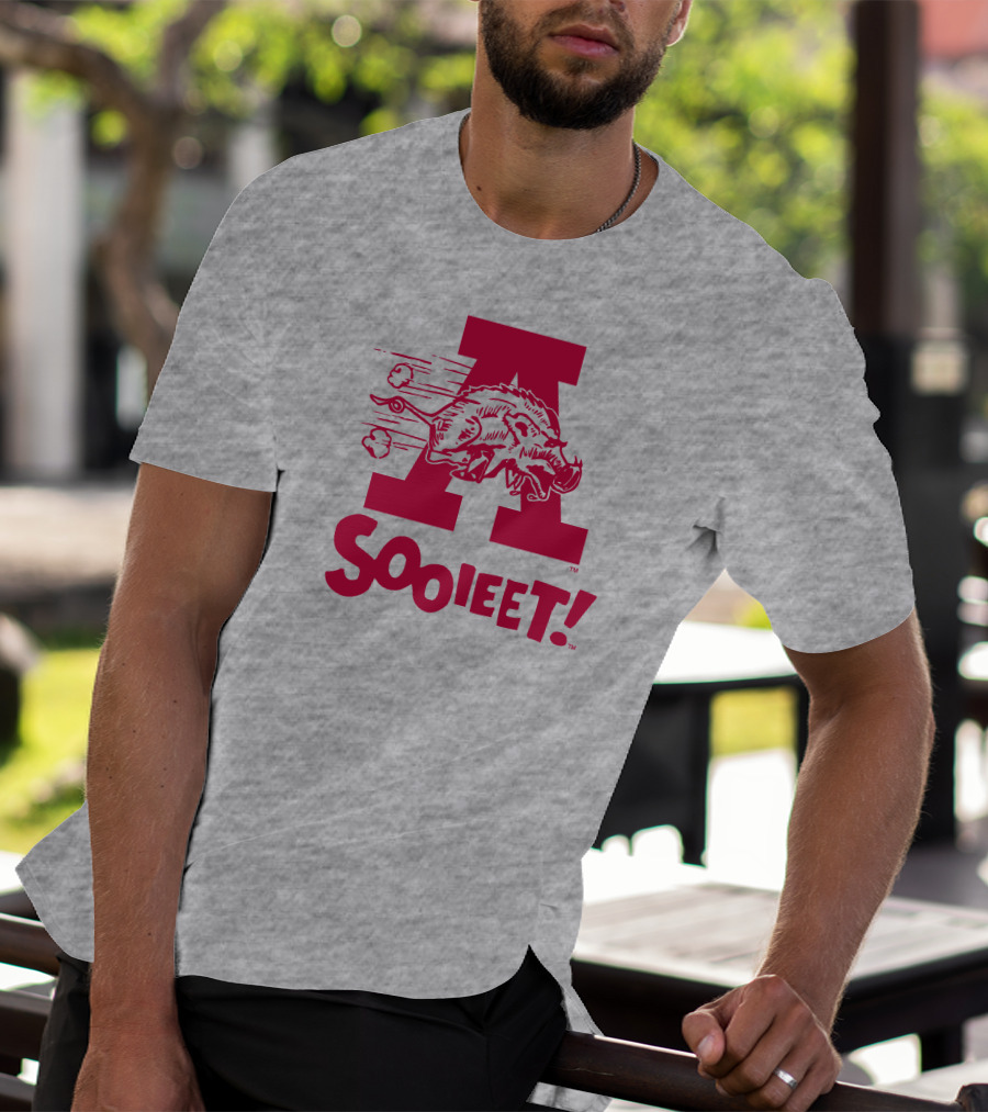 Eric Musselman Wearing Arkansas Razorbacks Logo Sooieet T-Shirt