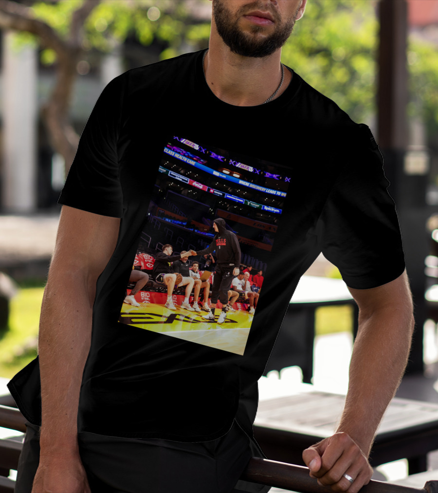 Austin Reaves And Alex Caruso NBA Courtside Handshake Bulls Lakers T-Shirt