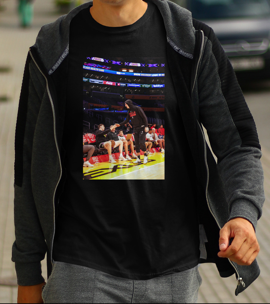 Austin Reaves And Alex Caruso NBA Courtside Handshake Bulls Lakers T-Shirt