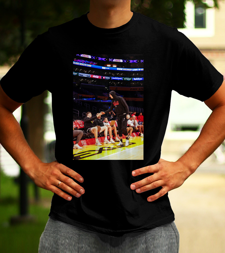 Austin Reaves And Alex Caruso NBA Courtside Handshake Bulls Lakers T-Shirt