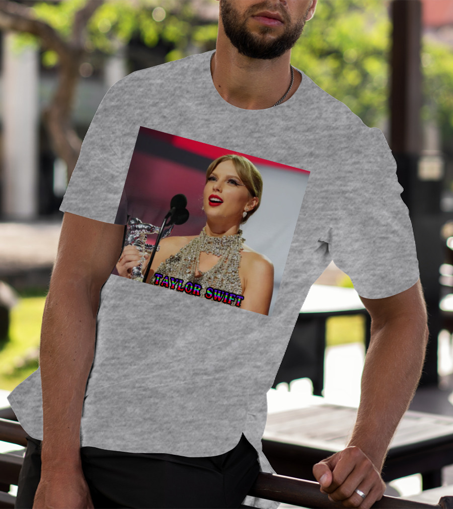 TAYLOR SWIFT SINGER SONGWRITER AWARD MOMENT T-Shirt