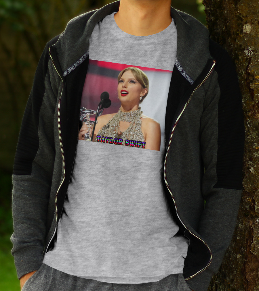 TAYLOR SWIFT SINGER SONGWRITER AWARD MOMENT T-Shirt