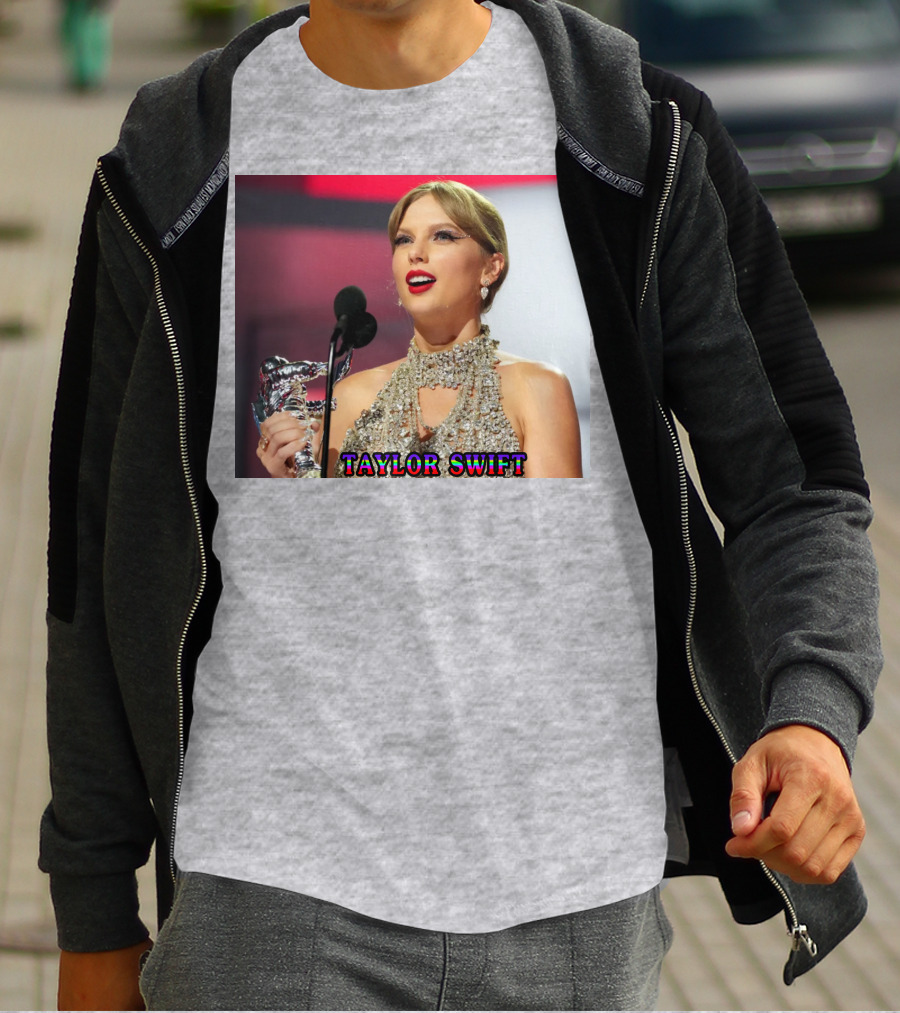 TAYLOR SWIFT SINGER SONGWRITER AWARD MOMENT T-Shirt