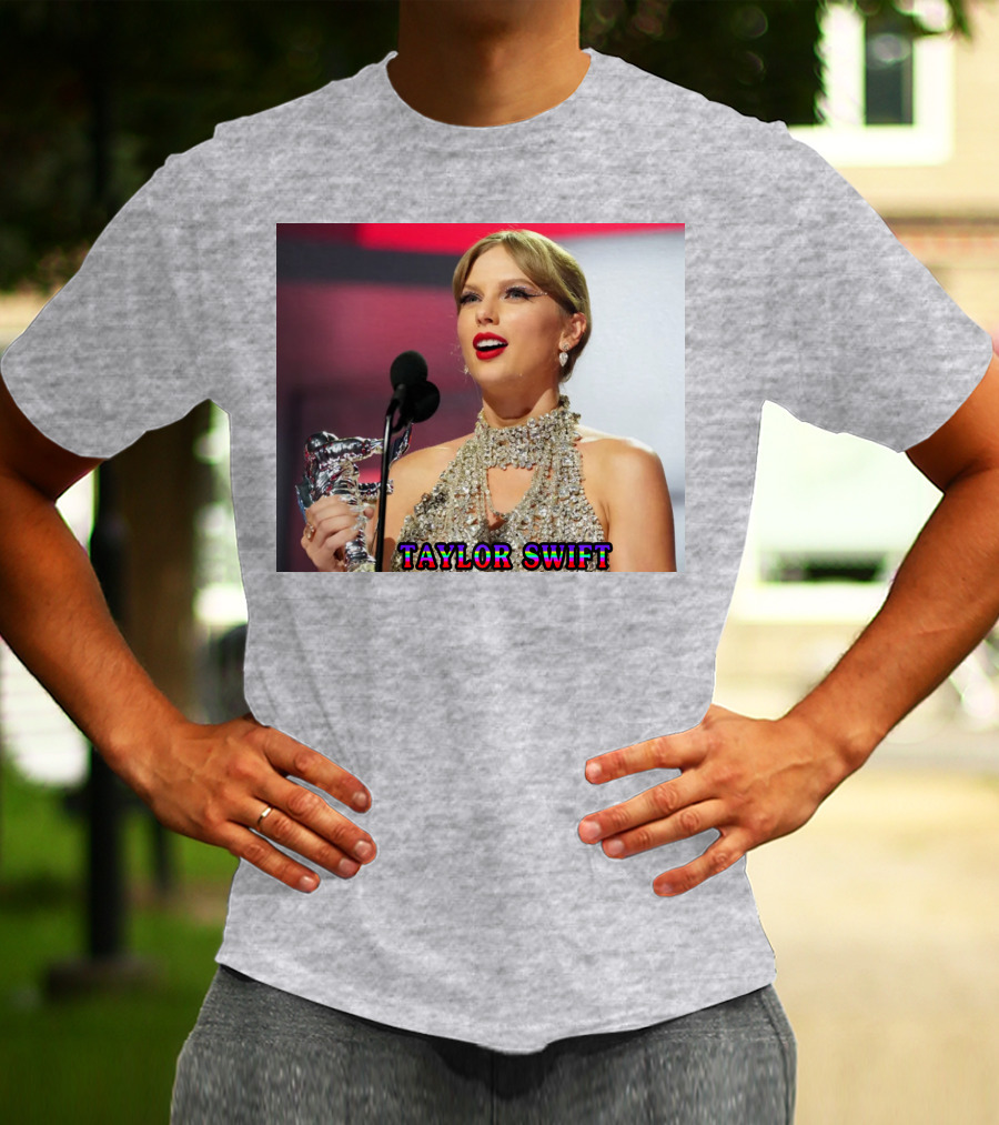 TAYLOR SWIFT SINGER SONGWRITER AWARD MOMENT T-Shirt