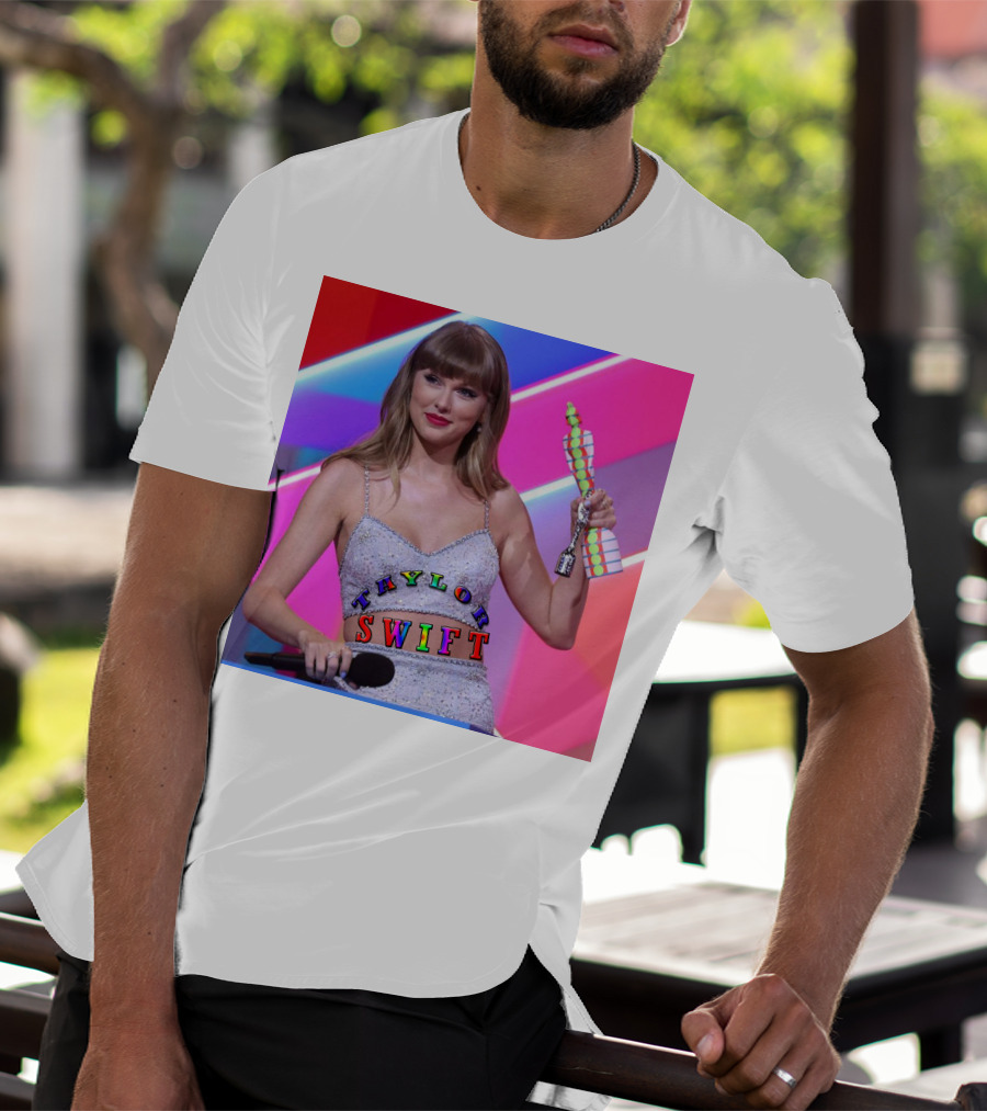 TAYLOR SWIFT BRIT AWARDS WINNING MOMENT T-Shirt